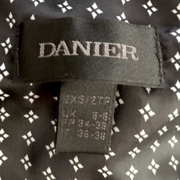 Danier leather slim moto jacket with gold zippers, light weight no bulk size S - Picture 7 of 12